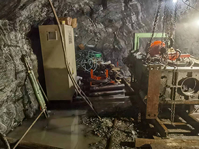 隧道通風孔反井鉆機施工